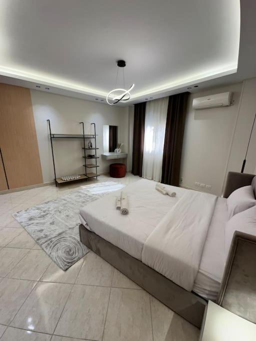 Signature Serene Modern Apartment *